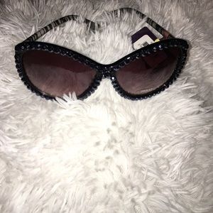 Blinged out sunglasses!!! 👓